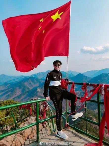 希拉里老牛吃嫩草，和小李子年龄差30岁，奥斯卡影帝3天赚1800万！
