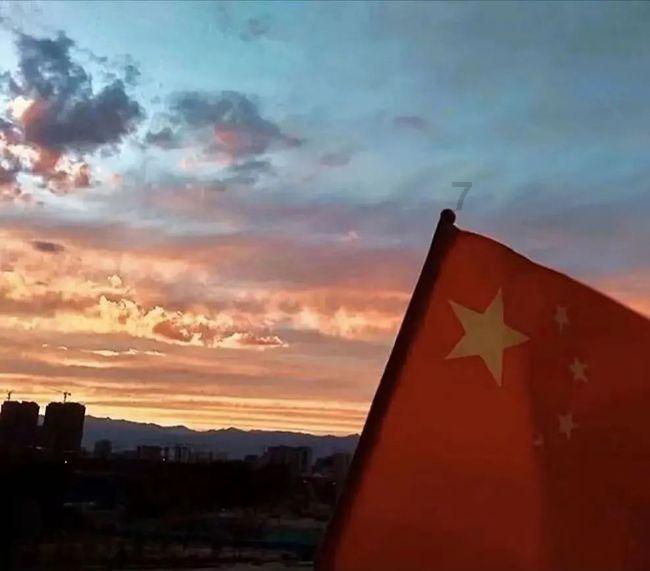 济南工业北快速路东延完成首片箱梁架设